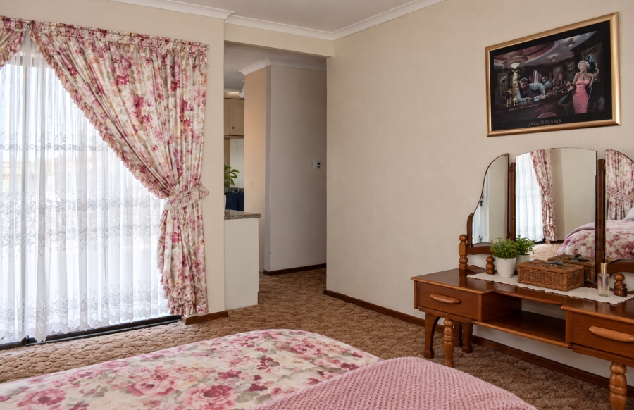 To Let 7 Bedroom Property for Rent in Reyno Ridge Mpumalanga
