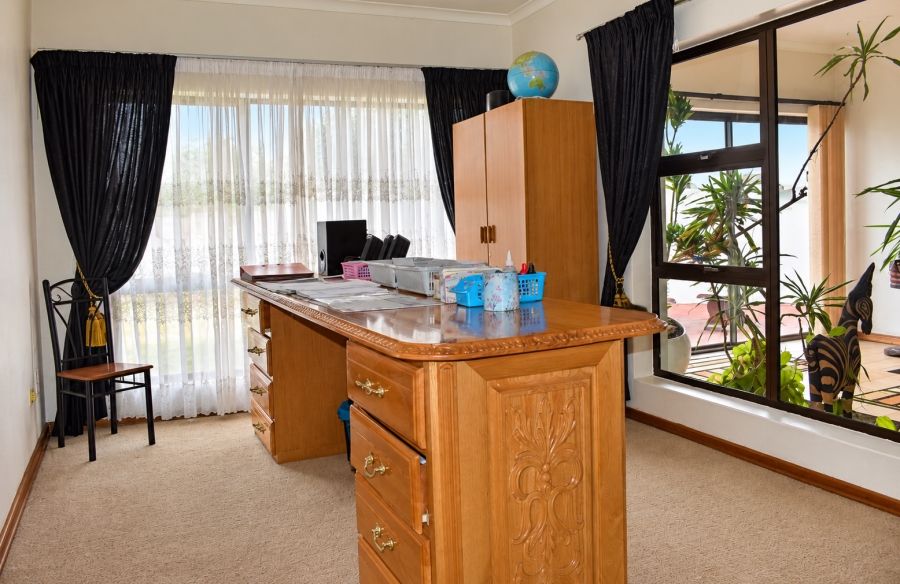 To Let 7 Bedroom Property for Rent in Reyno Ridge Mpumalanga