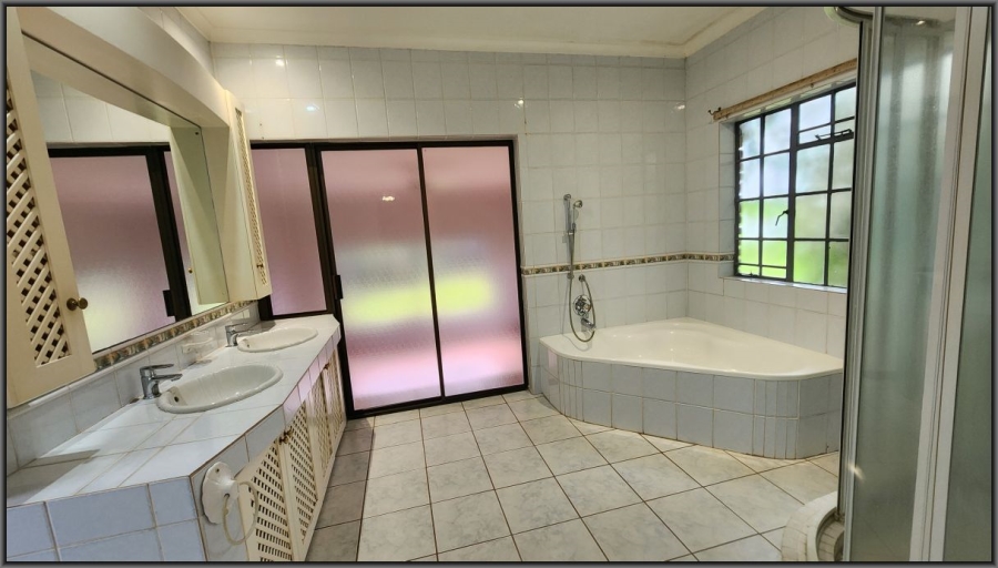 To Let 5 Bedroom Property for Rent in White River Mpumalanga