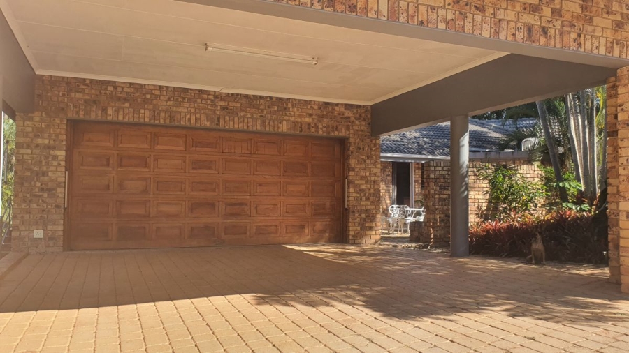 To Let 5 Bedroom Property for Rent in White River Mpumalanga