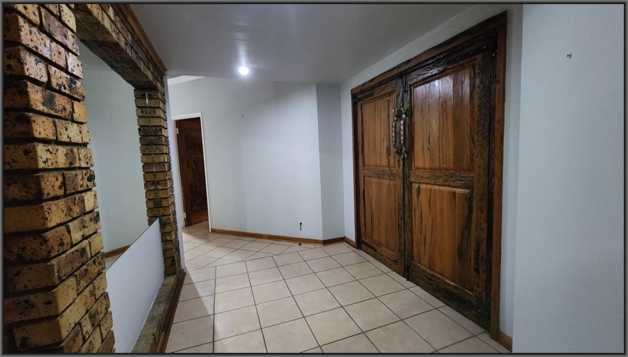 To Let 5 Bedroom Property for Rent in White River Mpumalanga