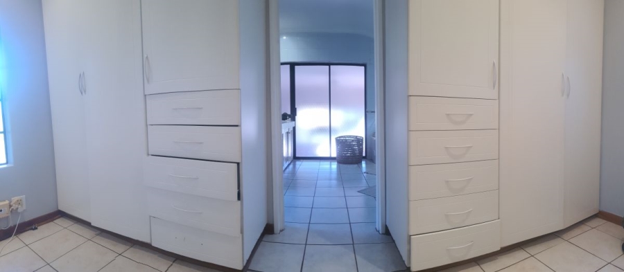 To Let 5 Bedroom Property for Rent in White River Mpumalanga