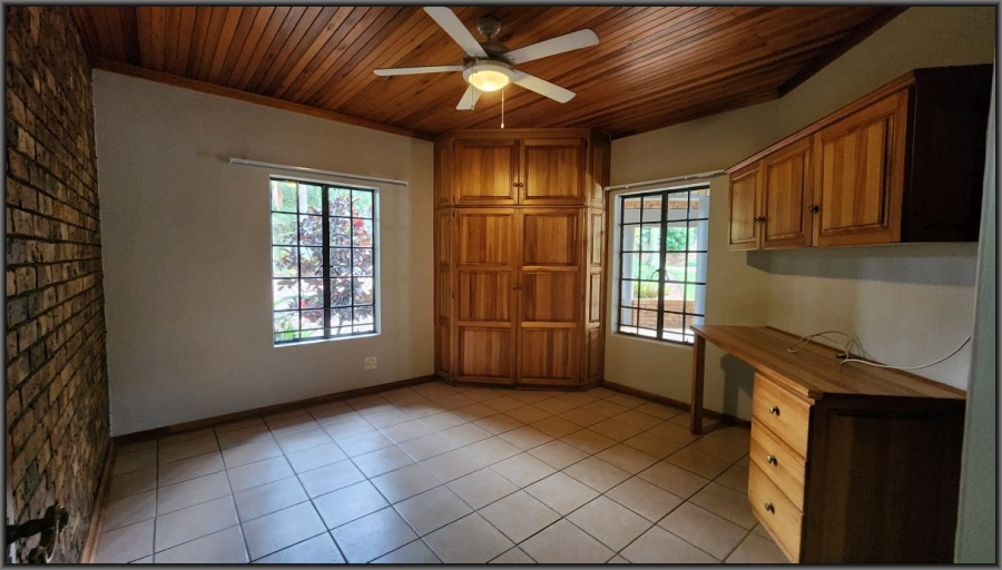 To Let 5 Bedroom Property for Rent in White River Mpumalanga