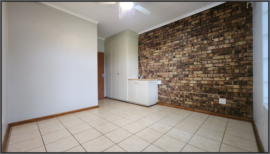 To Let 5 Bedroom Property for Rent in White River Mpumalanga