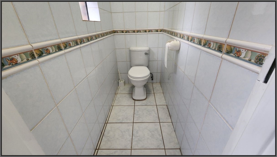To Let 5 Bedroom Property for Rent in White River Mpumalanga