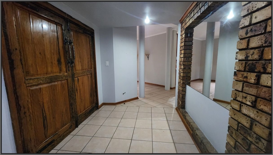 To Let 5 Bedroom Property for Rent in White River Mpumalanga