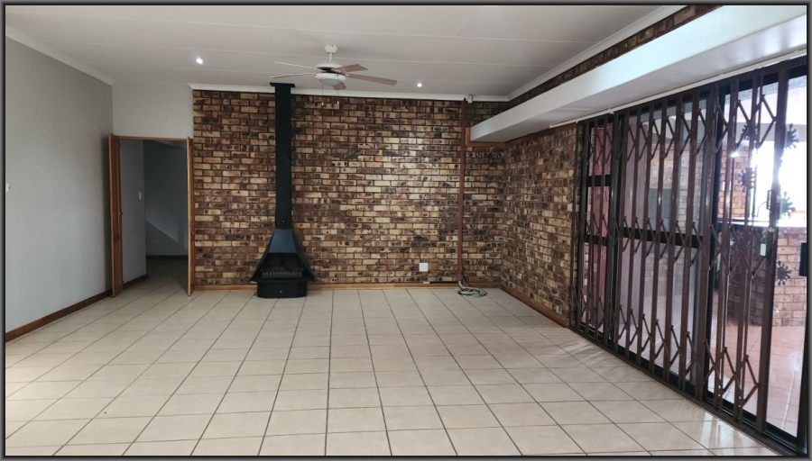 To Let 5 Bedroom Property for Rent in White River Mpumalanga