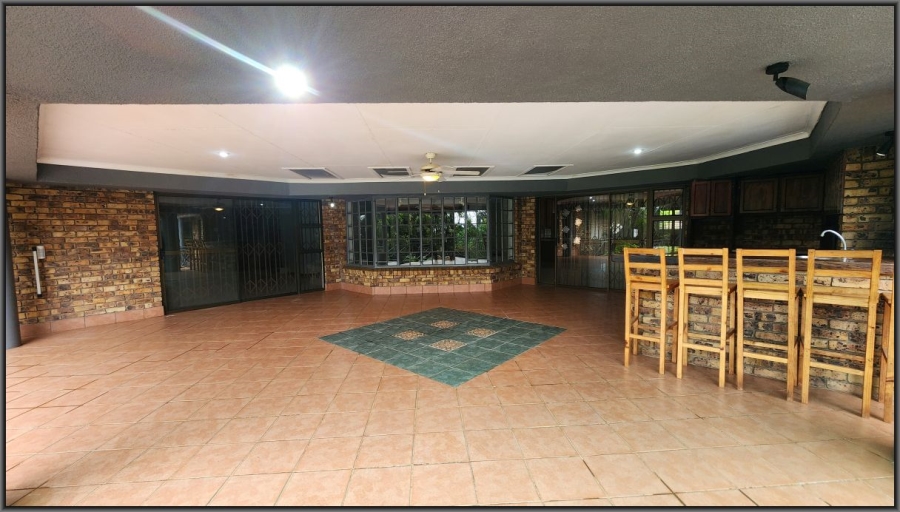 To Let 5 Bedroom Property for Rent in White River Mpumalanga