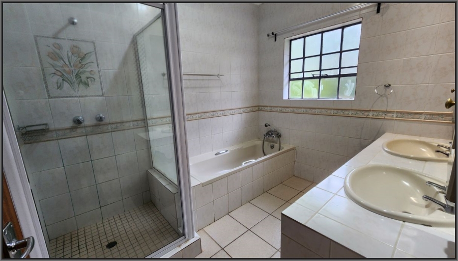 To Let 5 Bedroom Property for Rent in White River Mpumalanga