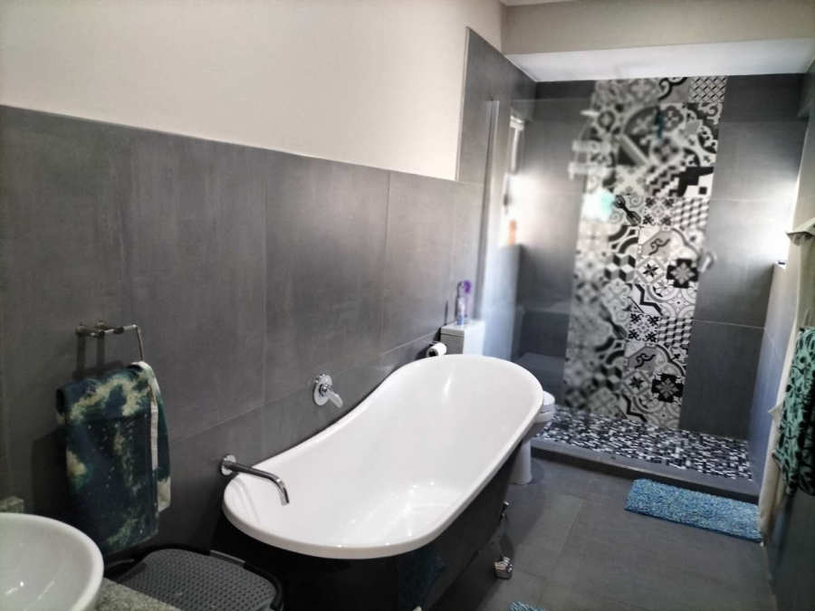 3 Bedroom Property for Sale in Stonehenge Mpumalanga