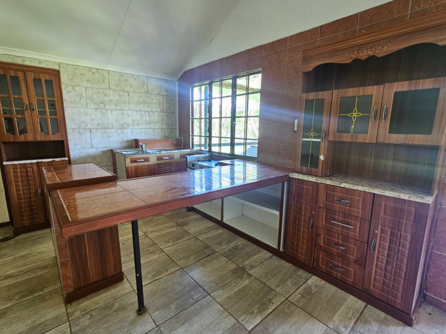 To Let commercial Property for Rent in White River Estates Mpumalanga