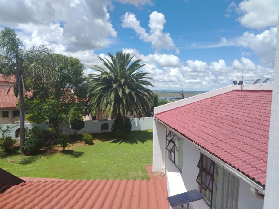 7 Bedroom Property for Sale in Reyno Ridge Mpumalanga