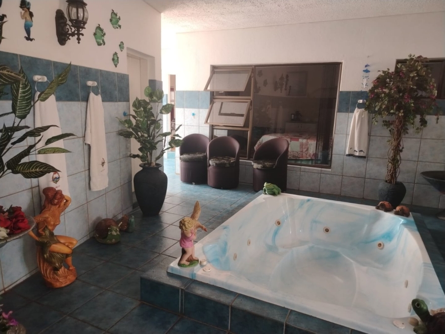 7 Bedroom Property for Sale in Reyno Ridge Mpumalanga