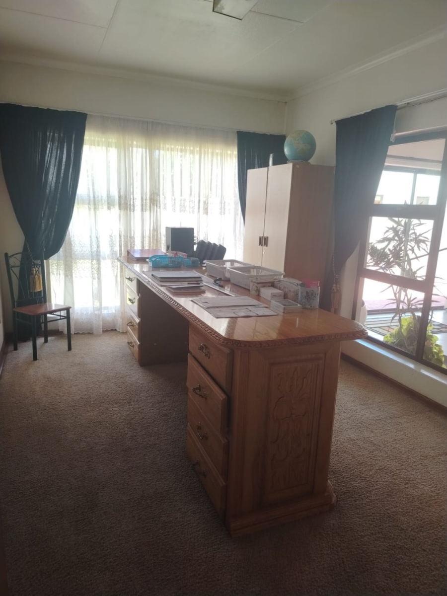 7 Bedroom Property for Sale in Reyno Ridge Mpumalanga