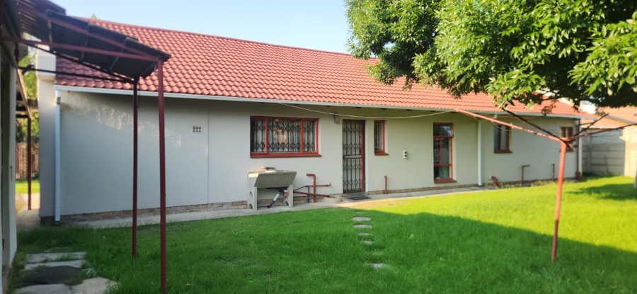 4 Bedroom Property for Sale in Cosmosrand Mpumalanga