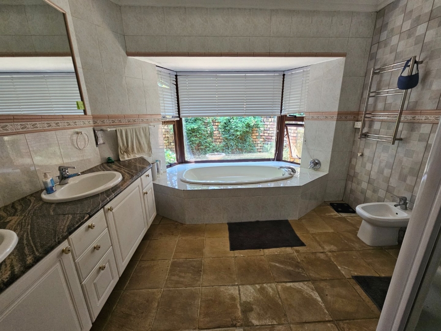 4 Bedroom Property for Sale in White River Country Estate Mpumalanga