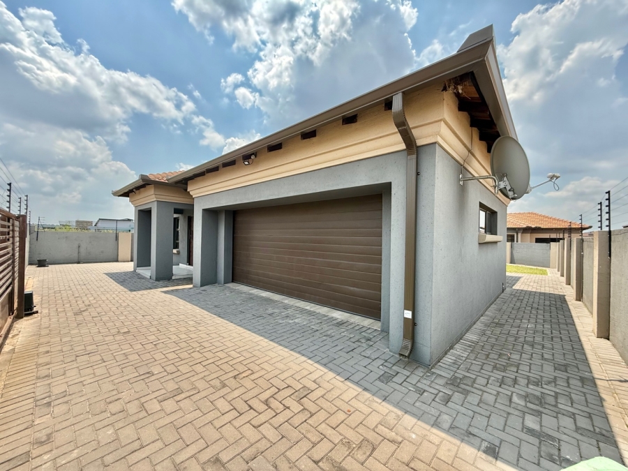 To Let 4 Bedroom Property for Rent in Aerorand Mpumalanga