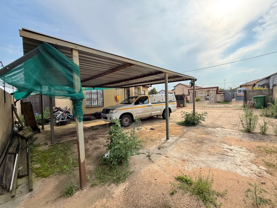 To Let 2 Bedroom Property for Rent in Hlalamandi Mpumalanga