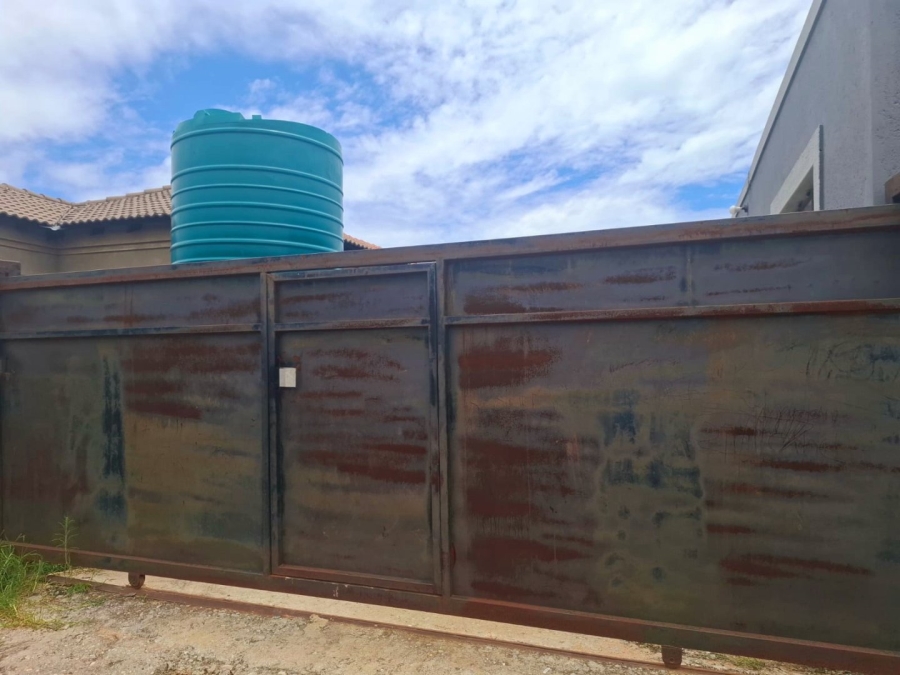 6 Bedroom Property for Sale in Tekwane South Mpumalanga