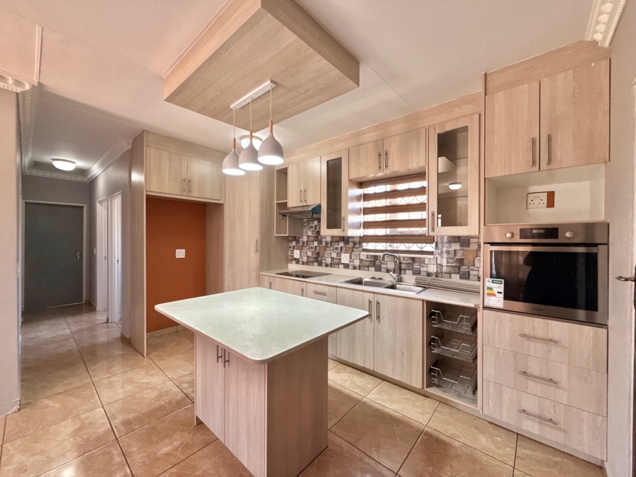 To Let 3 Bedroom Property for Rent in Hlalamandi Mpumalanga