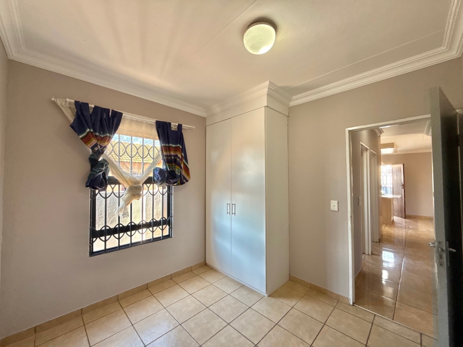 To Let 3 Bedroom Property for Rent in Hlalamandi Mpumalanga