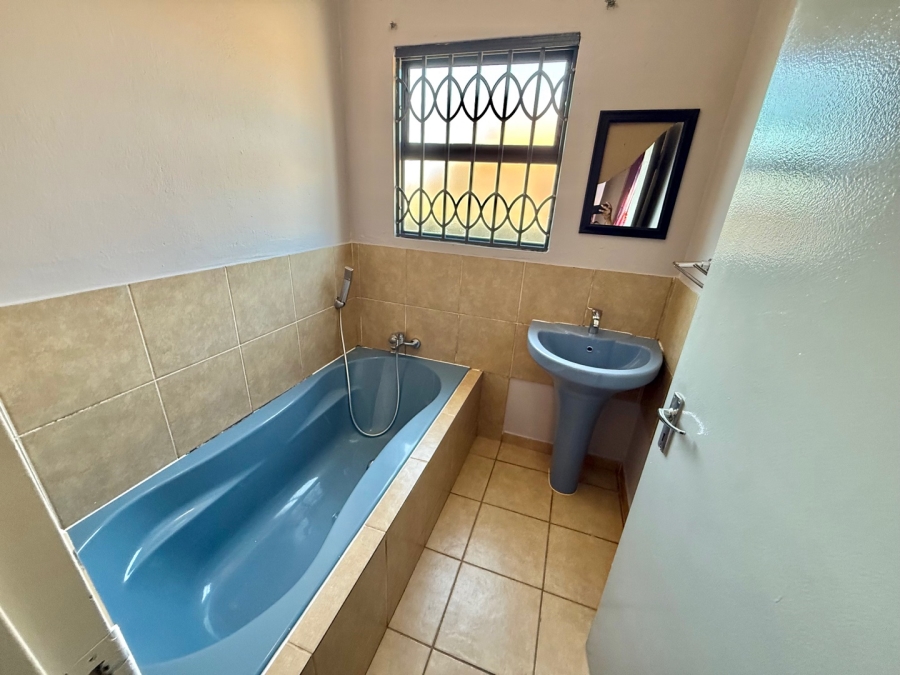 To Let 3 Bedroom Property for Rent in Hlalamandi Mpumalanga