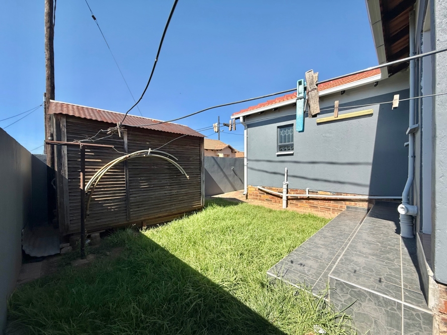 To Let 3 Bedroom Property for Rent in Hlalamandi Mpumalanga