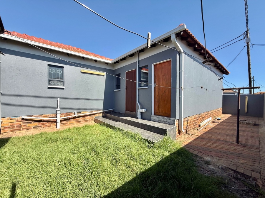 To Let 3 Bedroom Property for Rent in Hlalamandi Mpumalanga