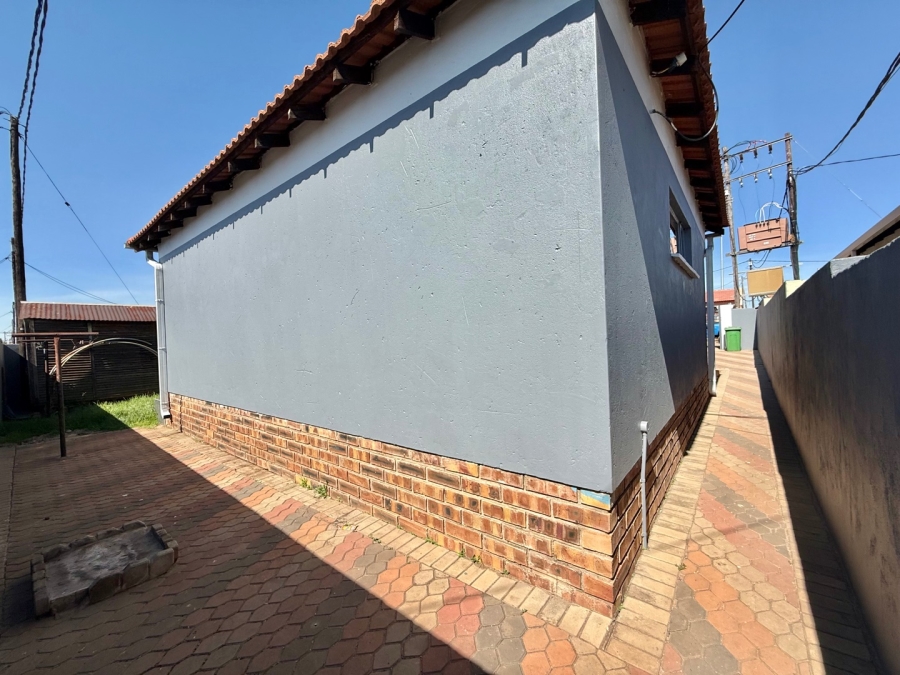 To Let 3 Bedroom Property for Rent in Hlalamandi Mpumalanga