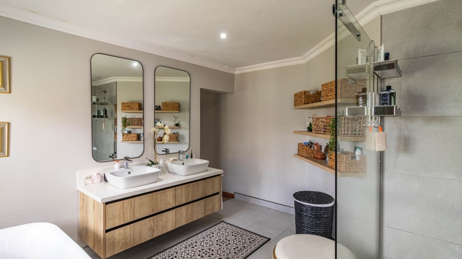 5 Bedroom Property for Sale in White River Country Estate Mpumalanga