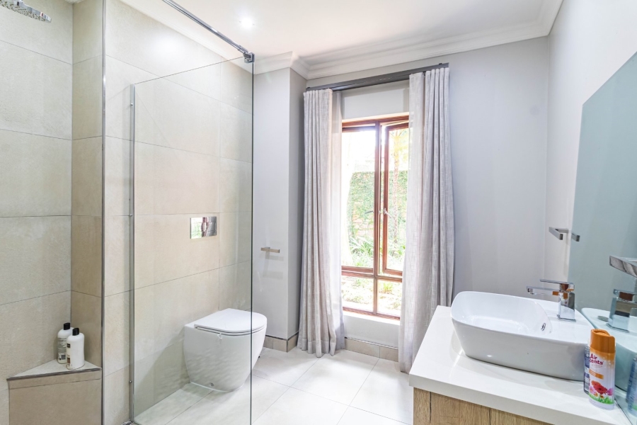 5 Bedroom Property for Sale in White River Country Estate Mpumalanga