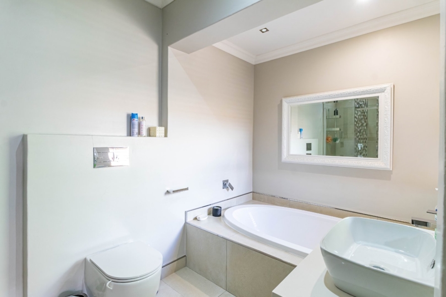 5 Bedroom Property for Sale in White River Country Estate Mpumalanga