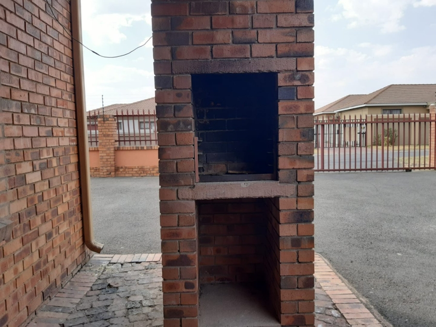 To Let 2 Bedroom Property for Rent in Noordrand Mpumalanga