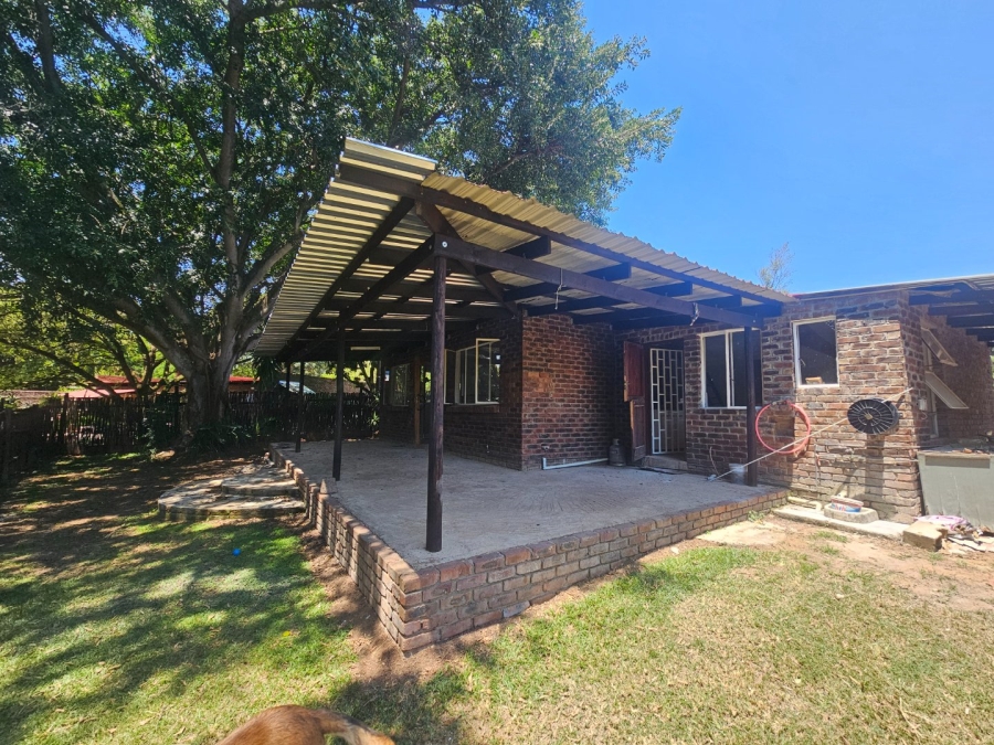 To Let commercial Property for Rent in White River Estates Mpumalanga