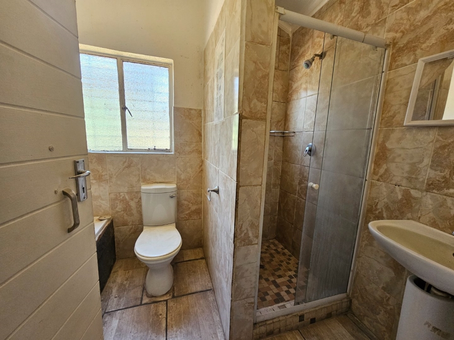 To Let commercial Property for Rent in White River Estates Mpumalanga