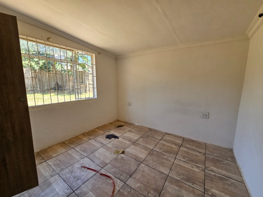 To Let commercial Property for Rent in White River Estates Mpumalanga