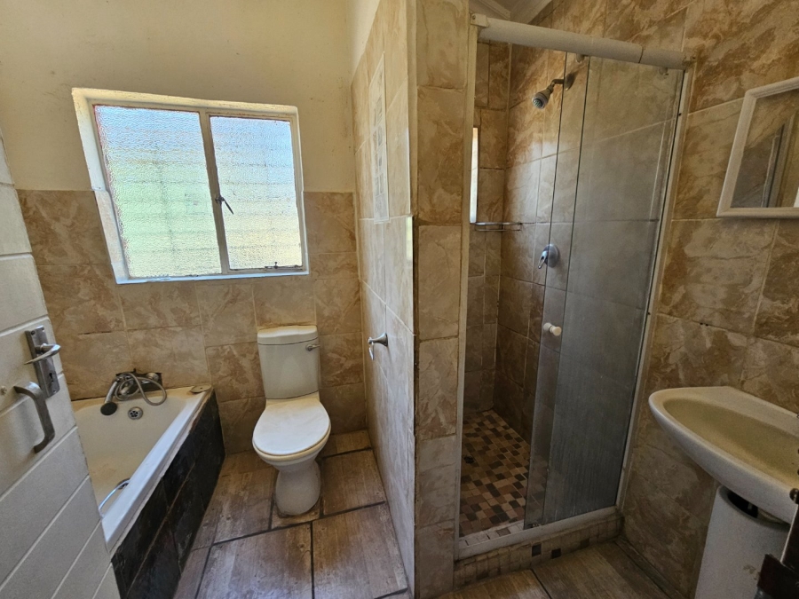 To Let commercial Property for Rent in White River Estates Mpumalanga