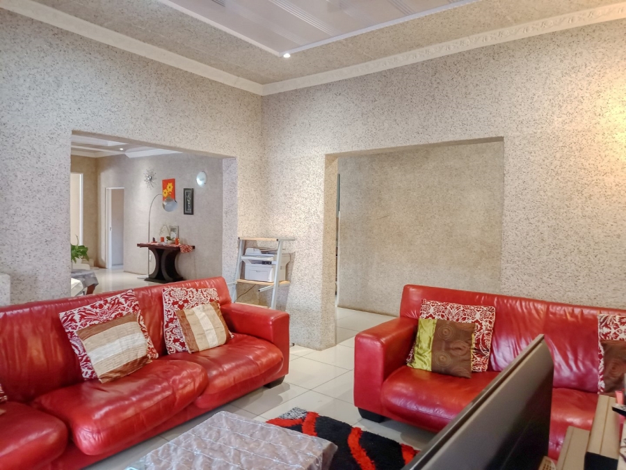 5 Bedroom Property for Sale in White River Ext 49 Mpumalanga