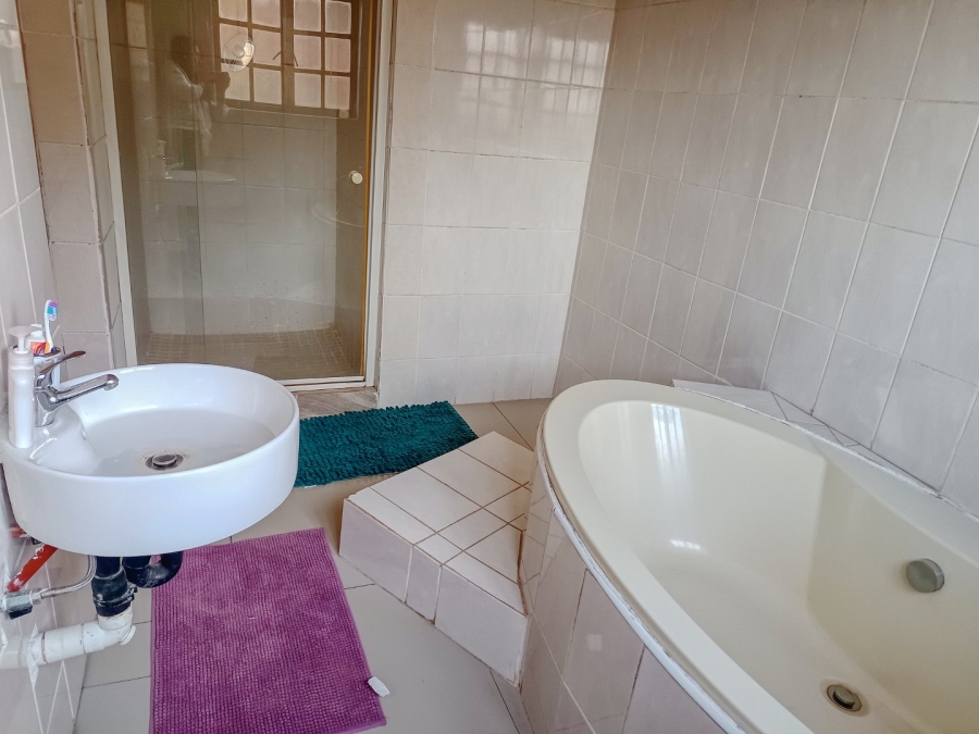 5 Bedroom Property for Sale in White River Ext 49 Mpumalanga