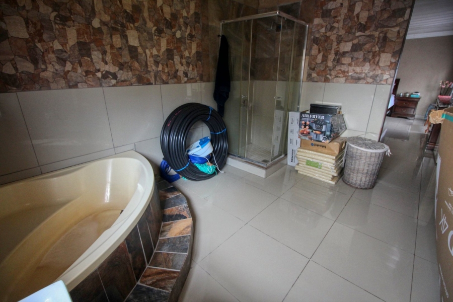 To Let 5 Bedroom Property for Rent in White River Ext 49 Mpumalanga