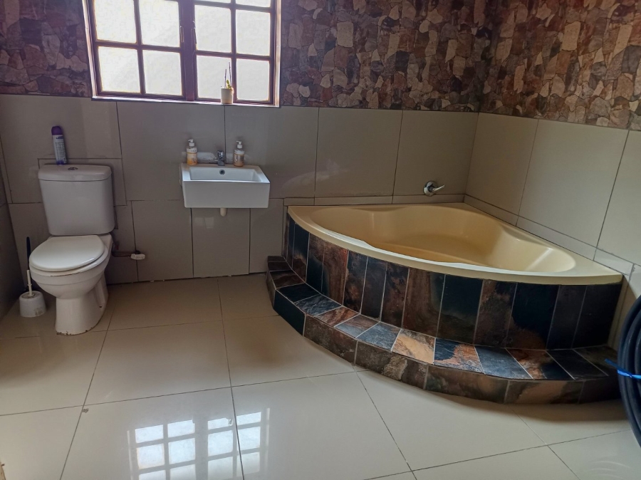 To Let 5 Bedroom Property for Rent in White River Ext 49 Mpumalanga