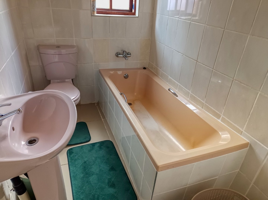To Let 5 Bedroom Property for Rent in White River Ext 49 Mpumalanga