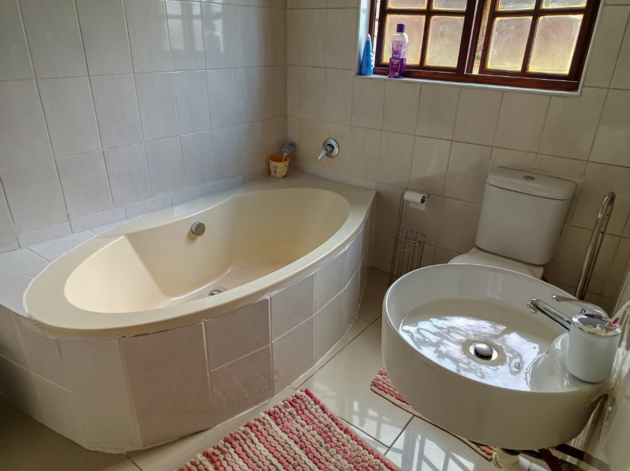 To Let 5 Bedroom Property for Rent in White River Ext 49 Mpumalanga