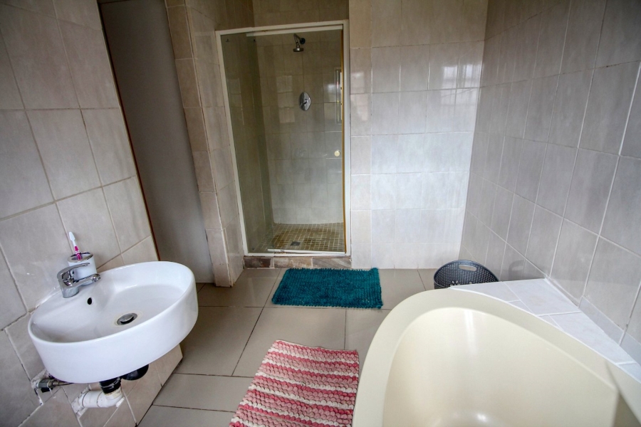 To Let 5 Bedroom Property for Rent in White River Ext 49 Mpumalanga