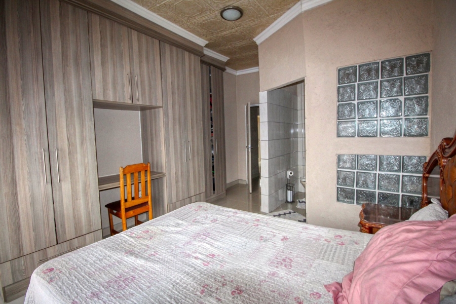 To Let 5 Bedroom Property for Rent in White River Ext 49 Mpumalanga