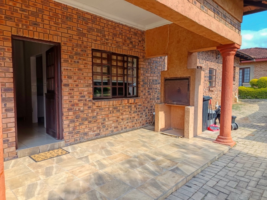 To Let 5 Bedroom Property for Rent in White River Ext 49 Mpumalanga