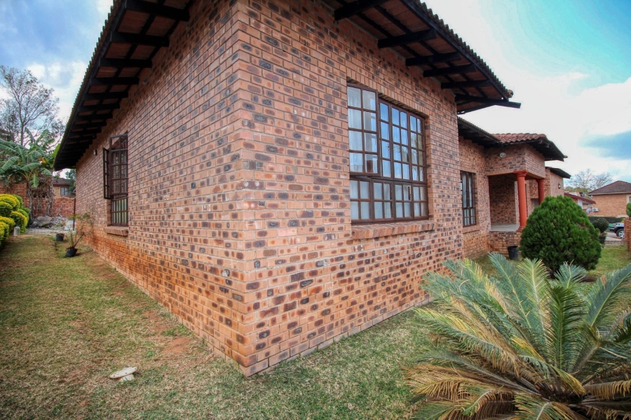 To Let 5 Bedroom Property for Rent in White River Ext 49 Mpumalanga