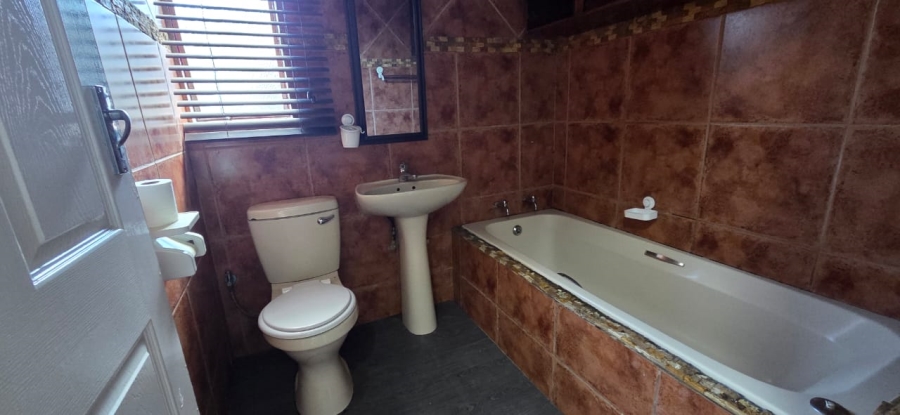 To Let 4 Bedroom Property for Rent in Cosmosrand Mpumalanga