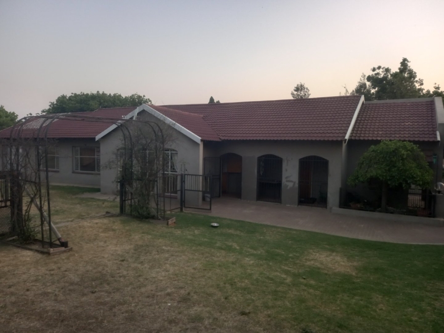 5 Bedroom Property for Sale in Cassim Park Mpumalanga