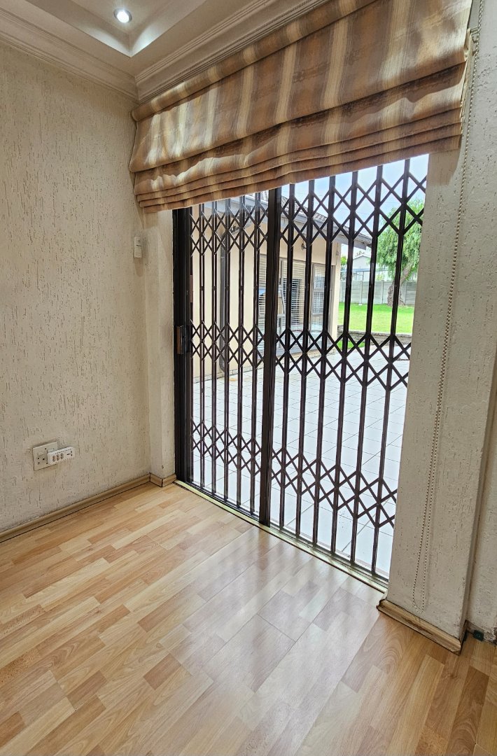 5 Bedroom Property for Sale in Trichardt Mpumalanga